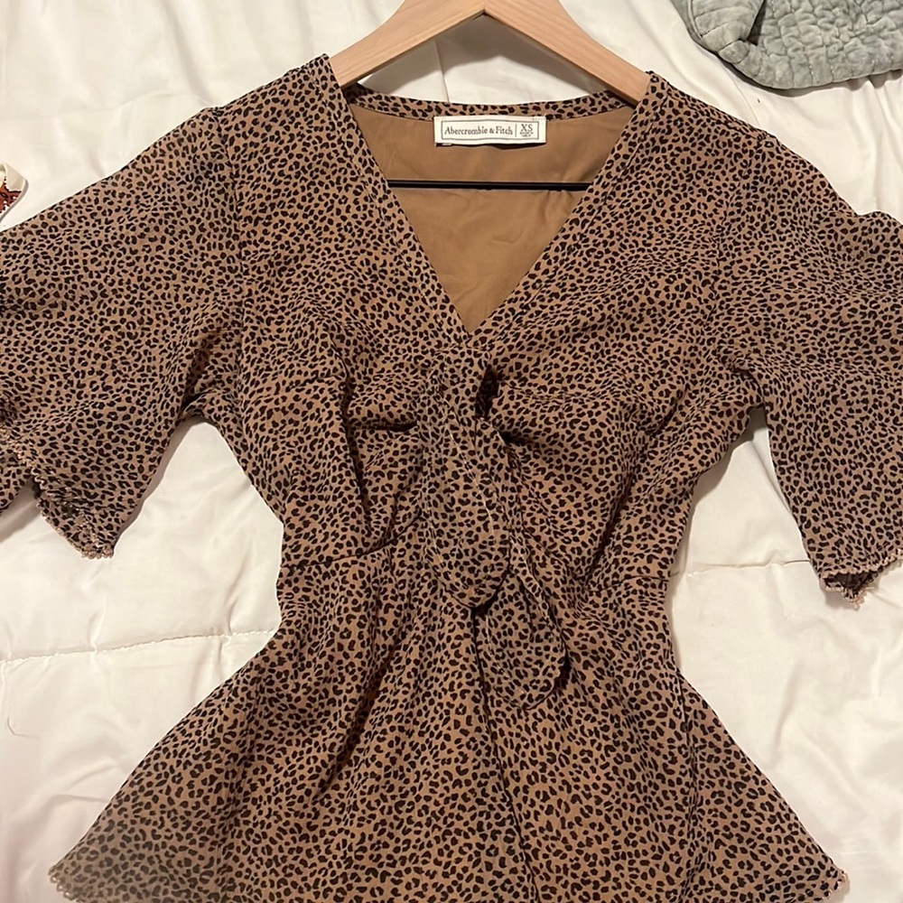 Black and brown Abercrombie top